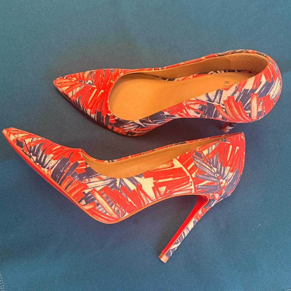 (Mix No. 6 )heels 👠/ pumps size 6 1/2 good condition Astro colors ;)
